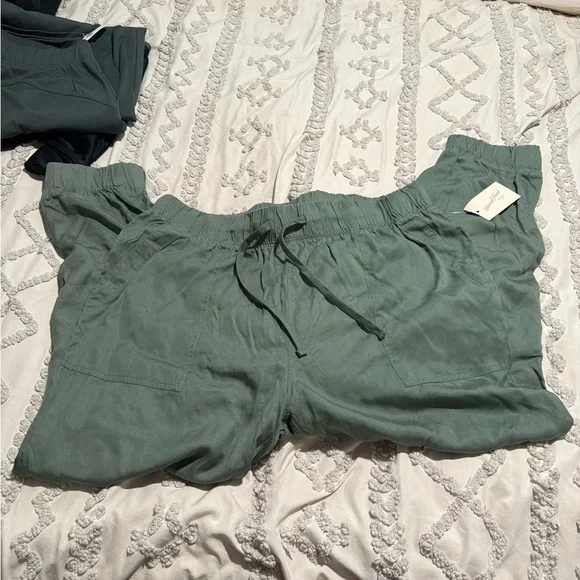 4/$16 Universal Thread Women’s Sage Green Casual Pants NWT XL - Picture 1 of 5